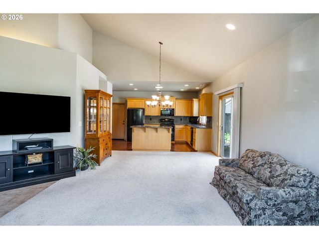 2030 LAKELAND Way, Eugene, OR 97408