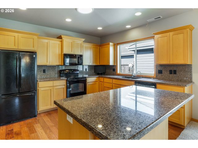 2030 LAKELAND Way, Eugene, OR 97408