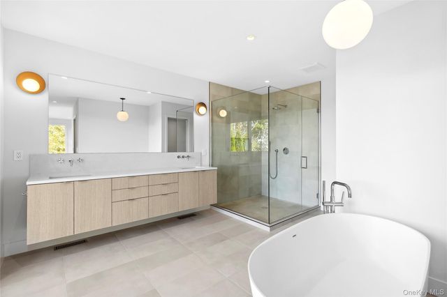 32 School Street, East Hampton, NY 11937