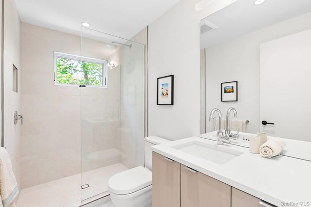 32 School Street, East Hampton, NY 11937