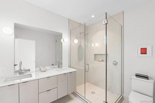 32 School Street, East Hampton, NY 11937