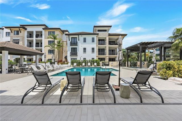 1135 3rd AVE S 303, Naples, FL 34102