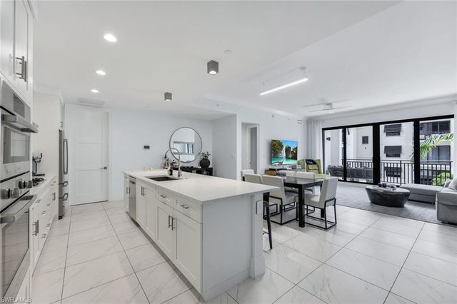 1135 3rd AVE S 303, Naples, FL 34102