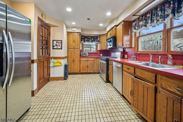 158 Palisade Rd, Elizabeth City, NJ 07208