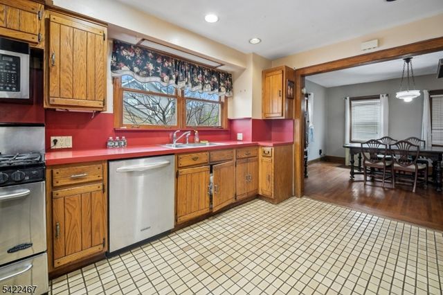 158 Palisade Rd, Elizabeth City, NJ 07208