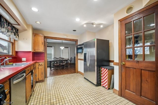 158 Palisade Rd, Elizabeth City, NJ 07208
