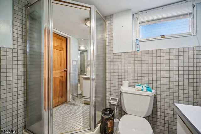 158 Palisade Rd, Elizabeth City, NJ 07208