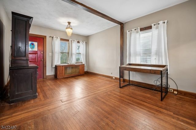158 Palisade Rd, Elizabeth City, NJ 07208
