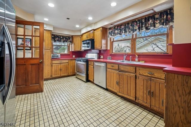 158 Palisade Rd, Elizabeth City, NJ 07208