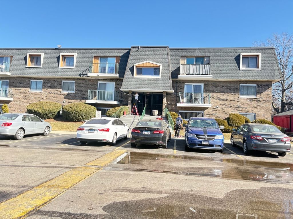 3223 W parkway Drive 3B, Northbrook, IL 60062