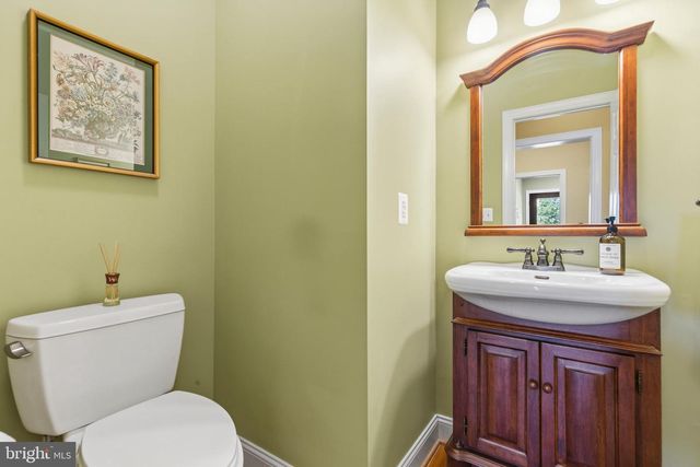 16527 HAMPTON RD, Hamilton, VA 20158