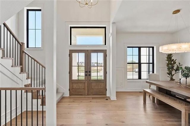 5695 Thousand Oaks Drive, Parkville, MO 64152