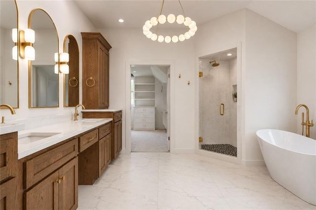 5695 Thousand Oaks Drive, Parkville, MO 64152