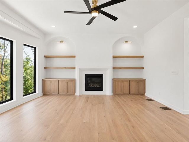 5695 Thousand Oaks Drive, Parkville, MO 64152
