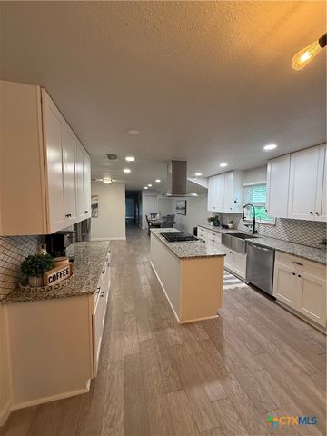1428 Lee Street, New Braunfels, TX 78130