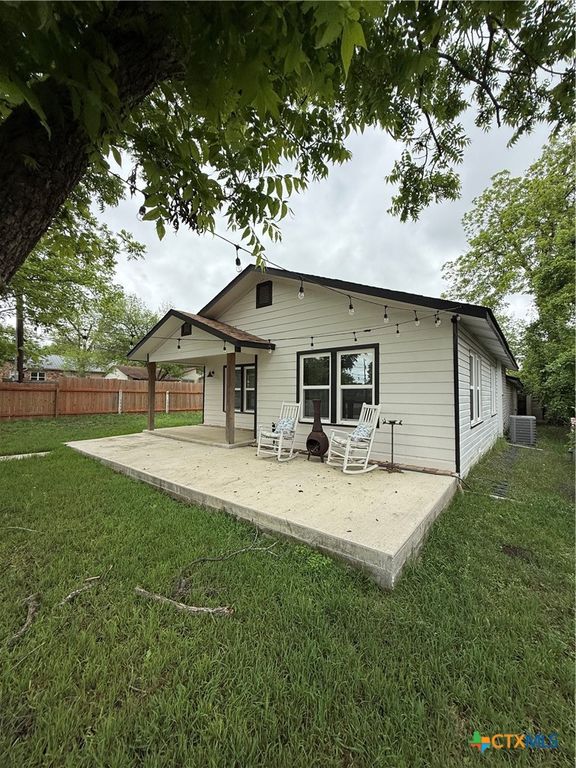 1428 Lee Street, New Braunfels, TX 78130