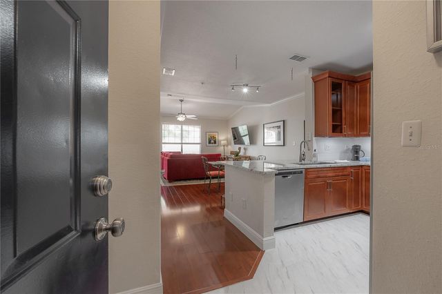 5000 CULBREATH KEY WAY 8-302, Tampa, FL 33611