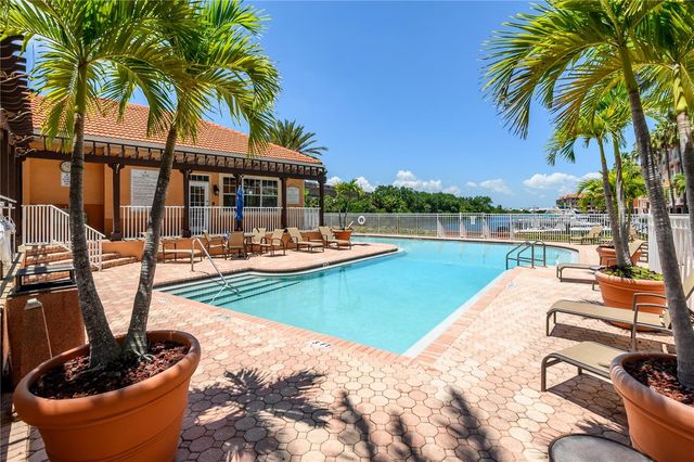 5000 CULBREATH KEY WAY 8-302, Tampa, FL 33611