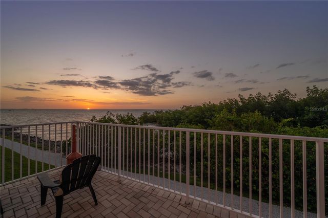 5000 CULBREATH KEY WAY 8-302, Tampa, FL 33611
