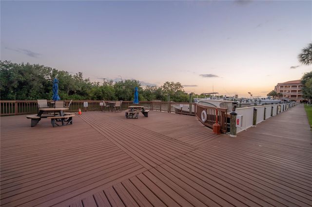 5000 CULBREATH KEY WAY 8-302, Tampa, FL 33611