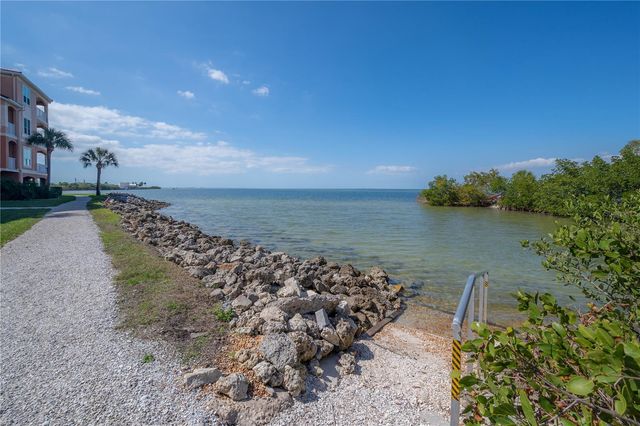 5000 CULBREATH KEY WAY 8-302, Tampa, FL 33611
