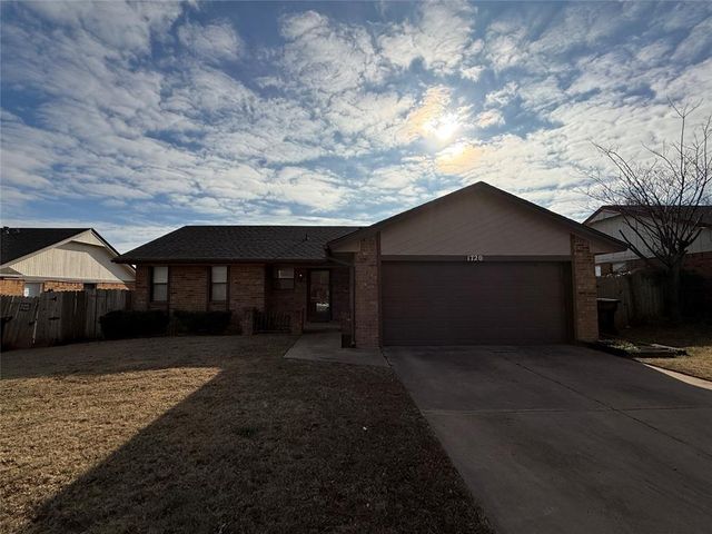 1720 SE 7th Street, Moore, OK 73160