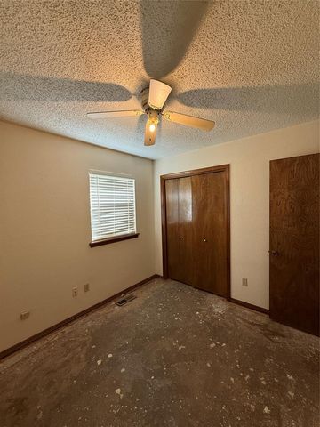 1720 SE 7th Street, Moore, OK 73160