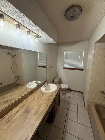 1720 SE 7th Street, Moore, OK 73160