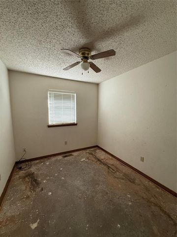 1720 SE 7th Street, Moore, OK 73160