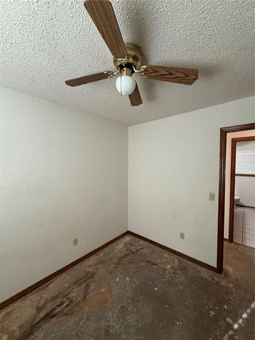 1720 SE 7th Street, Moore, OK 73160