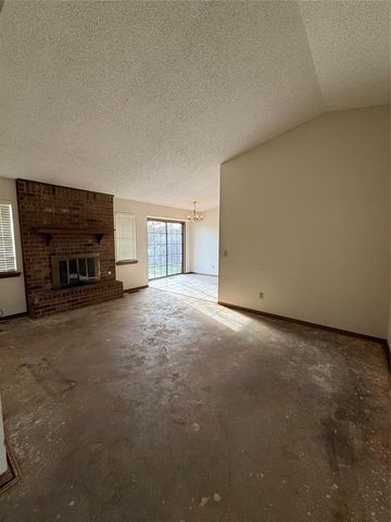 1720 SE 7th Street, Moore, OK 73160