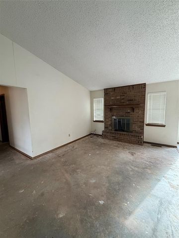 1720 SE 7th Street, Moore, OK 73160