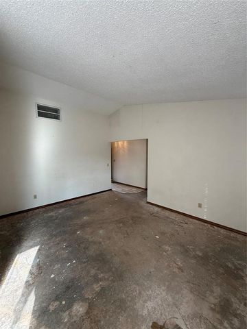 1720 SE 7th Street, Moore, OK 73160