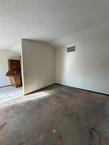 1720 SE 7th Street, Moore, OK 73160