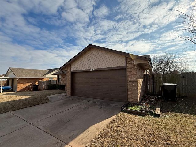 1720 SE 7th Street, Moore, OK 73160