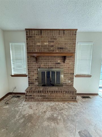 1720 SE 7th Street, Moore, OK 73160