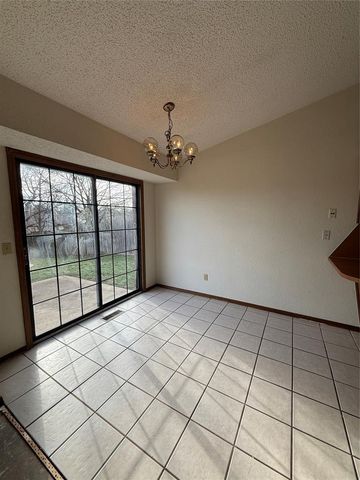 1720 SE 7th Street, Moore, OK 73160