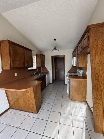 1720 SE 7th Street, Moore, OK 73160