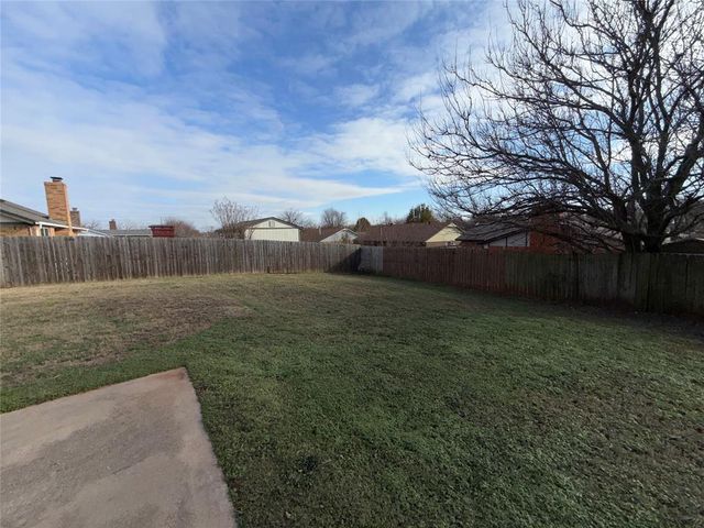 1720 SE 7th Street, Moore, OK 73160