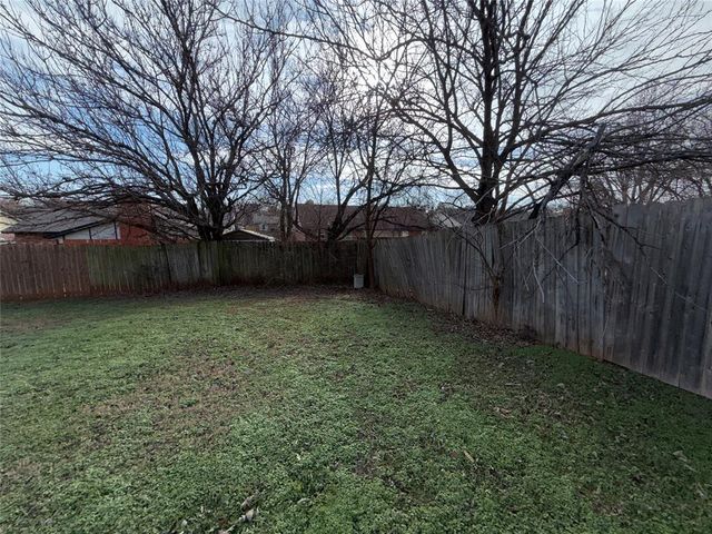 1720 SE 7th Street, Moore, OK 73160