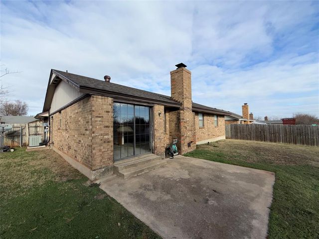 1720 SE 7th Street, Moore, OK 73160