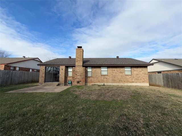 1720 SE 7th Street, Moore, OK 73160