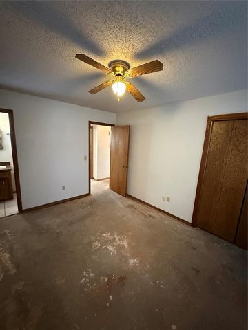 1720 SE 7th Street, Moore, OK 73160