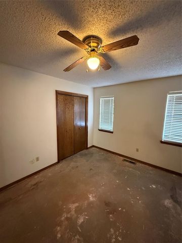 1720 SE 7th Street, Moore, OK 73160