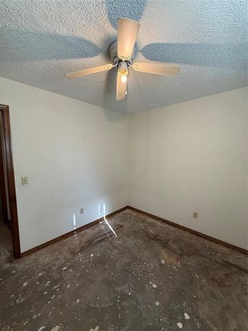 1720 SE 7th Street, Moore, OK 73160