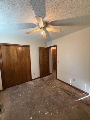 1720 SE 7th Street, Moore, OK 73160