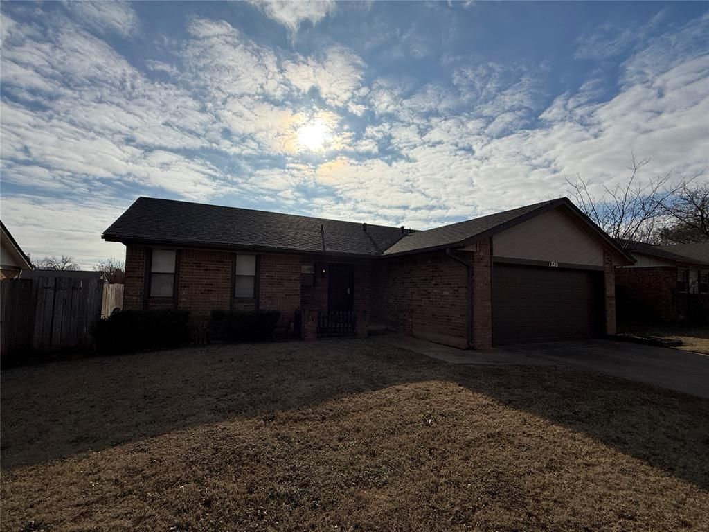 1720 SE 7th Street, Moore, OK 73160