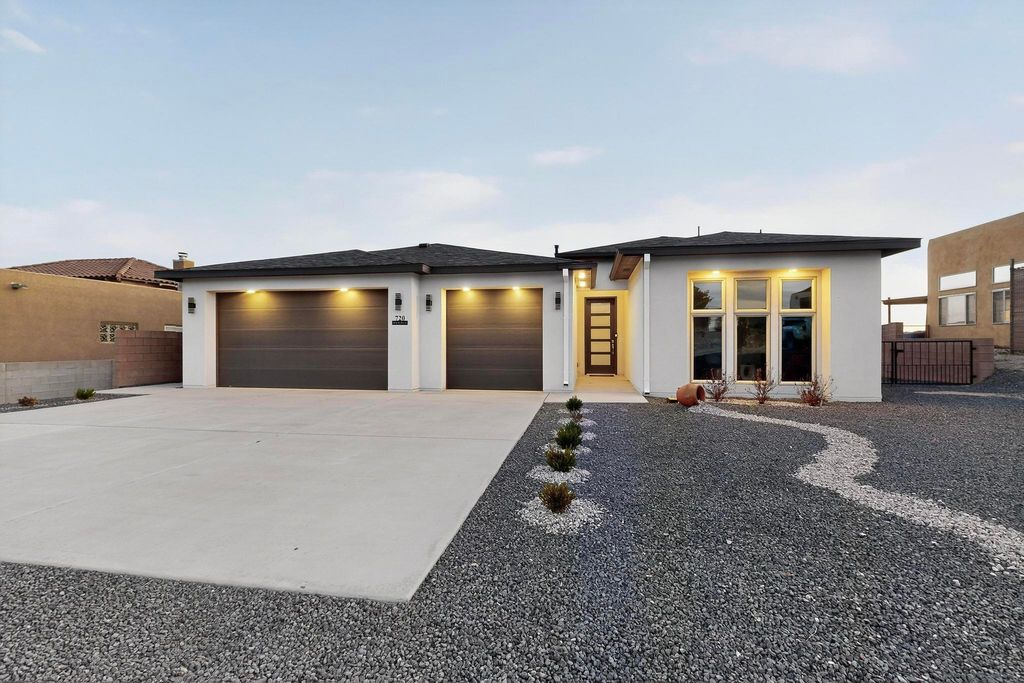 720 10th Avenue SE, Rio Rancho, NM 87124