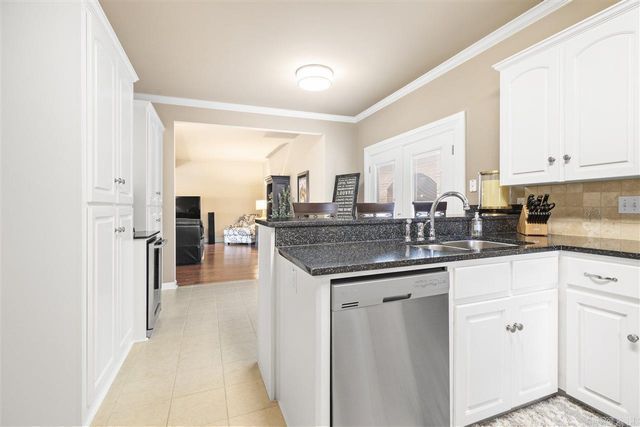 21 Edgewater Court, Jacksonville, AR 72076