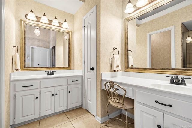 21 Edgewater Court, Jacksonville, AR 72076